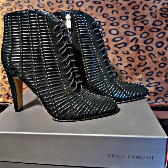 Vince Camuto Megara booties - Picture 3 of 3